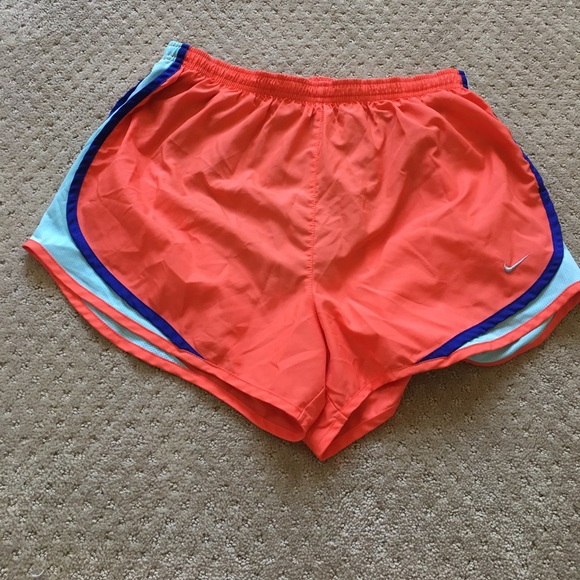 Nike women's shorts - Picture 1 of 4